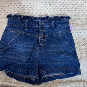 Button-up paper bag shorts